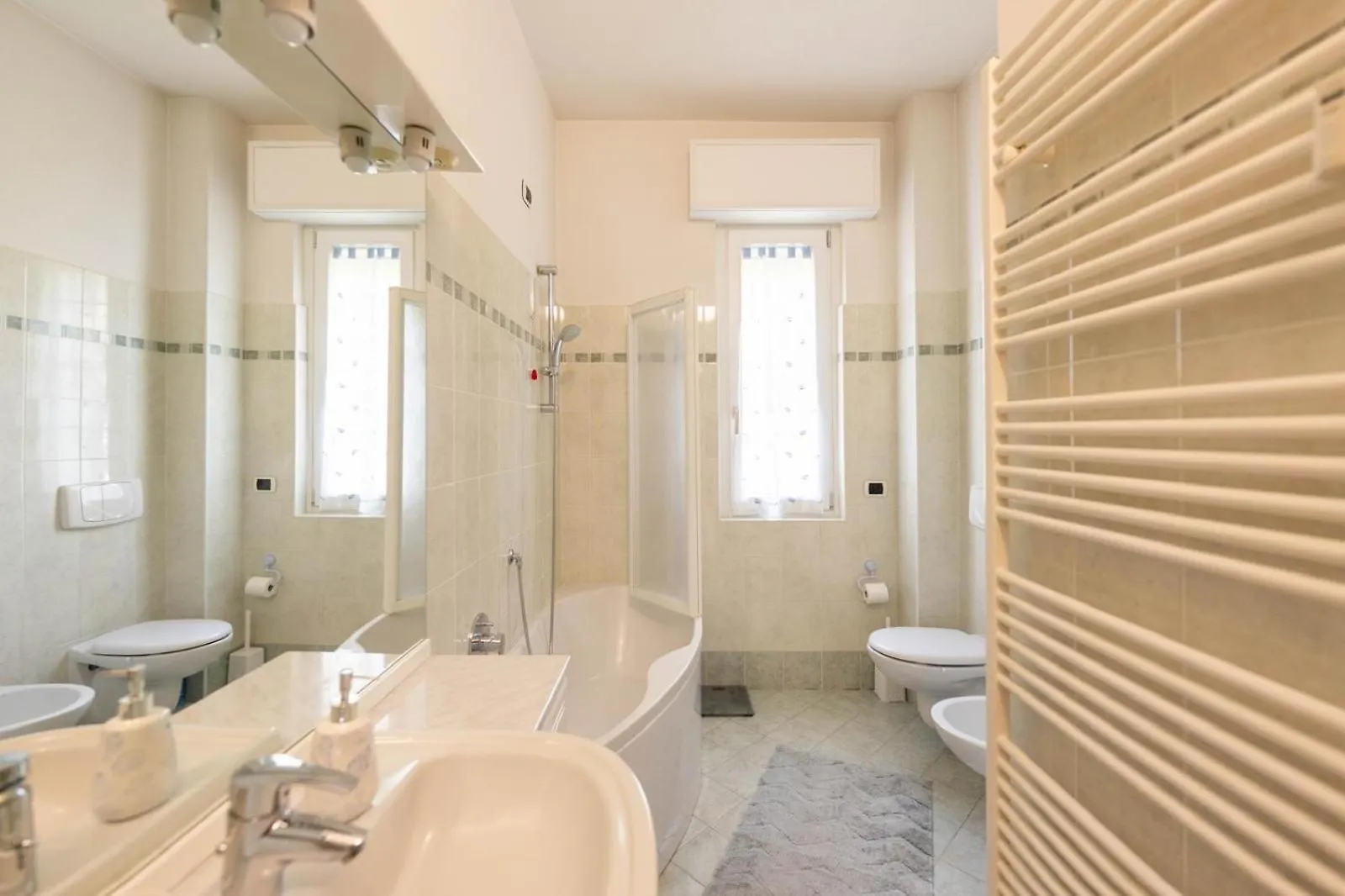Como-Swiss 15 Min - Big Home With Parking - Terrace - Wifi Olgiate Comasco 0*,  Italien